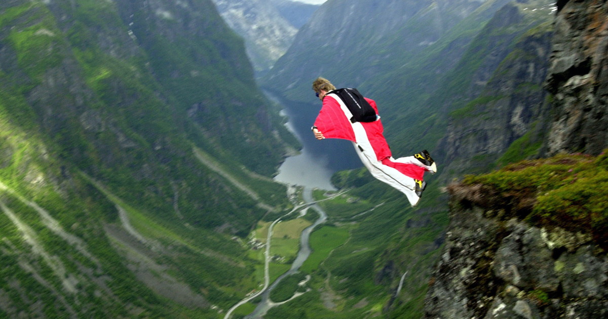 Base jump Voss